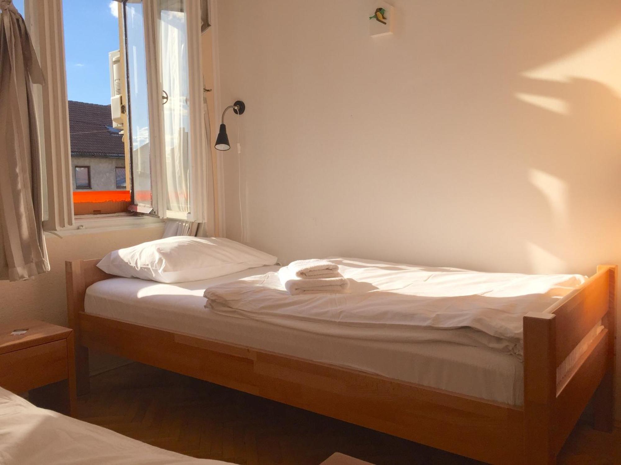 Pigeon Square Rooms Сараево Стая снимка