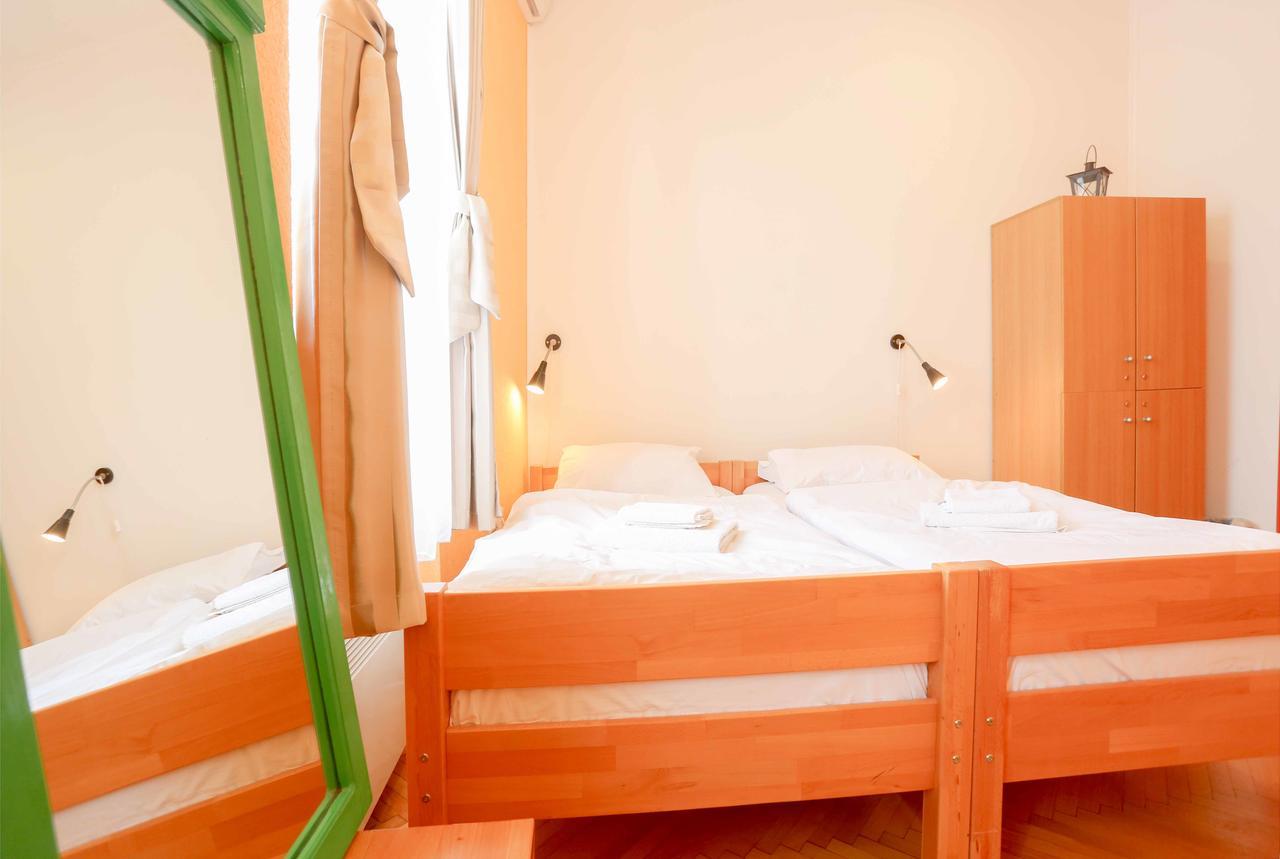 Pigeon Square Rooms Сараево Екстериор снимка