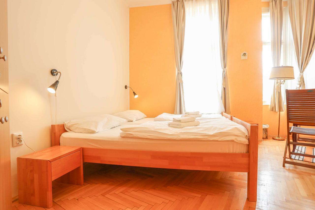 Pigeon Square Rooms Сараево Екстериор снимка